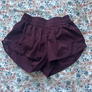 Lululemon Hotty Hot Low-Rise Lined Short 2.5"